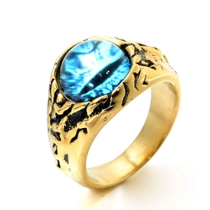 Retro-Punk-Ring aus Titanstahl mit blauem Drachenauge-Stein auf vergoldetem Band