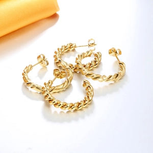 Fashionable gold-colored twisted rope C-shaped hoop earrings with bright metallic luster