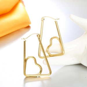 Goldene Herz- und Dreieck-Ohrringe aus poliertem Edelstahl im geometrischen Design