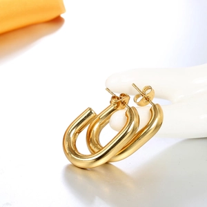 Boucles d'oreilles ovales en forme de U en acier titane doré 18 carats avec fini poli miroir