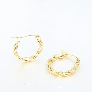 Minimalistische Edelstahl 18K Vergoldete Creolen Für Damen Gedrehte Geometrische Strukturierte Tägliche Mode Ohrschmuck