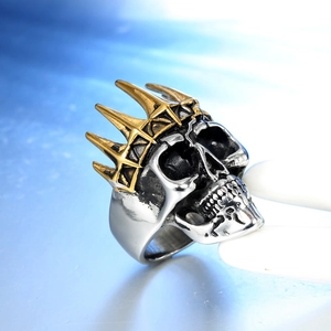 Gotischer Totenkopfring mit goldener Krone im Vintage-Stil aus robustem Edelstahl