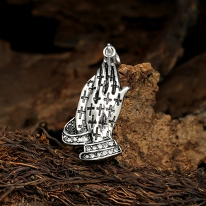 Pendentif mains en prière en acier inoxydable argenté avec croix et strass blancs