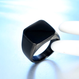 Anello con sigillo quadrato da uomo in acciaio inossidabile nero con inserto in resina