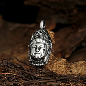 Pendentif tête de Bouddha vintage en argent avec gravures détaillées pour collier chic
