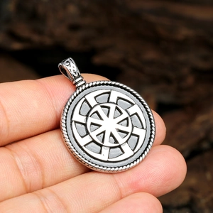Retro Viking sun wheel round pendant necklace in silver finish for men