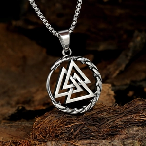 Collier pendentif Valknut Viking nordique en acier inoxydable argenté de style rétro