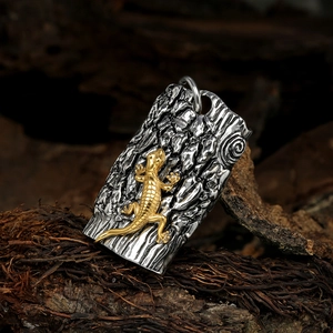 Vintage punk bicolour scorpion pendant with silver wood texture and golden lizard detail