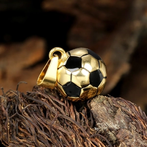 Pendentif ballon de football en acier doré avec émail noir sur support en bois