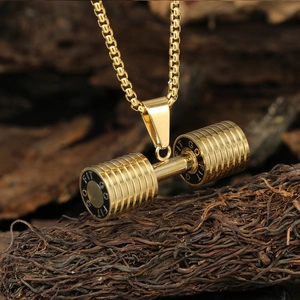 Collier haltère doré pour hommes avec gravure GO FIT sur une chaîne à mailles carrées
