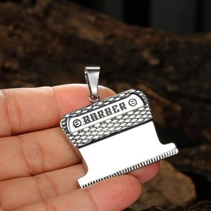 Collier pour homme en acier inoxydable avec pendentif lame de tondeuse BARBER