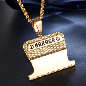 Pendentif lame de barbier doré avec gravure BARBER et chaîne à maillons carrés en acier inox