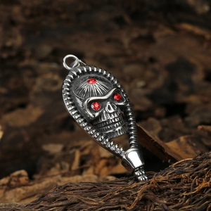 Pendentif crâne vintage en acier inoxydable avec zircons rouges et cadre éclair créatif
