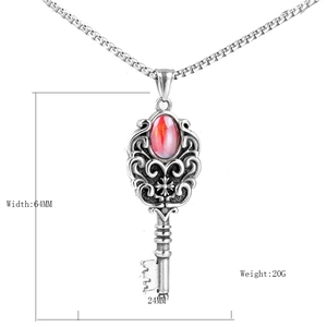 Pendentif clé gothique vintage avec pierre grenat rouge sur chaîne box polie