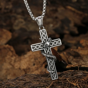 Pendentif croix en acier inoxydable rétro avec design de serpent enroulé détaillé