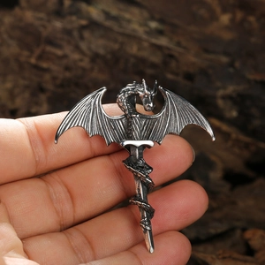 Pendentif dragon argenté entourant une épée et croix, style rétro pour homme
