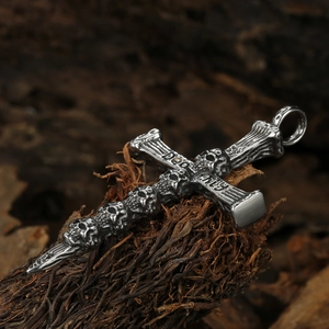 Pendentif croix gothique vintage en acier inoxydable avec gravures de crânes et texte