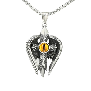 Collier croix gothique vintage en acier inoxydable avec pierre ambrée et ailes de chauve-souris