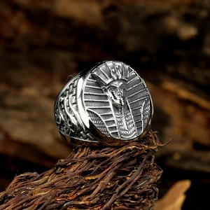 Vintage Ägyptischer Pharao Ring aus Edelstahl mit detaillierter Hieroglyphengravur