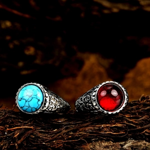 Bagues vintage punk pour hommes en argent avec turquoise bleue et gemme rouge foncé