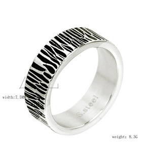 7.5mm silver stainless steel ring for men with black irregular textured grooves