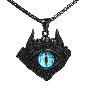 Collier gothique œil du diable avec crâne de bœuf noir et pierre d'œil bleue