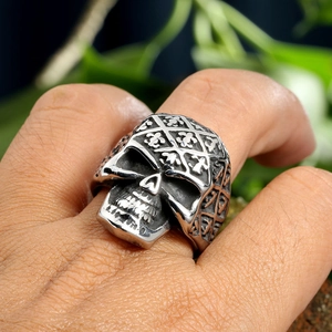 Retro stainless steel skull ring for men with vintage fleur-de-lis engravings