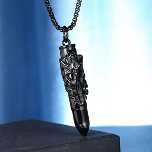 Collier pendentif balle en acier titane gothique avec relief épée de dragon vintage