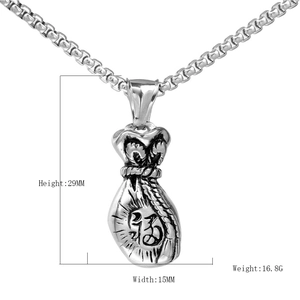 Pendentif sac de fortune en argent vintage avec signe Fu sur collier de perles carrées