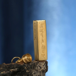 Pendentif flacon de parfum en acier titane doré avec mantra gravé et motif vajra