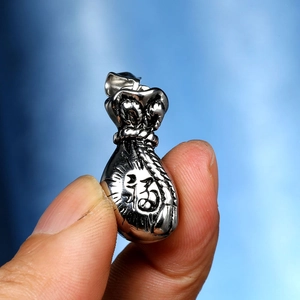 Pendentif porte-clés sac de chance en argent rétro avec relief Fu de haute qualité
