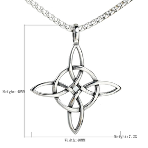 Collier nœud celtique argenté pour hommes avec hauteur de 48 mm et largeur de 40 mm