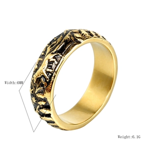 Bague vintage homme 6mm en acier doré avec relief de totem de cheval texturé