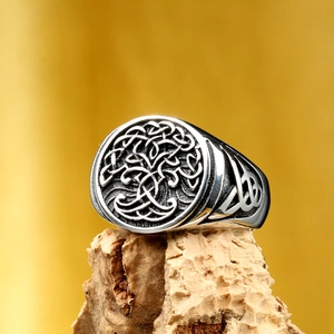 Vintage Celtic Tree of Life signet ring in stainless steel with intricate knot patterns