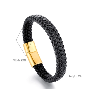 Bracelet pour homme en cuir tressé noir avec fermoir magnétique doré 12mm, vue 45°