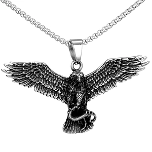 Collier vintage en acier inoxydable avec pendentif aigle et serpent aux plumes détaillées