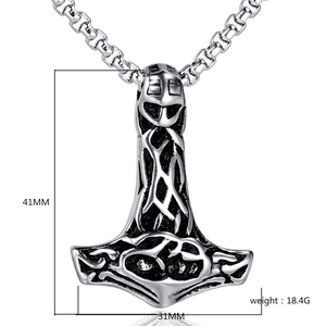 Pendentif Marteau de Thor viking en acier inoxydable avec motifs tressés et chaîne box