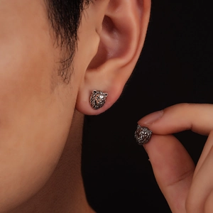 Boucles d'oreilles tête de lion rétro en argent vieilli avec détails de crinière