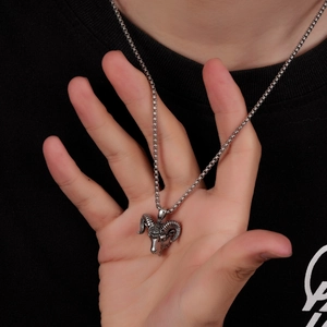 Vintage ram head pendant necklace in antique silver finish for a trendy gothic look