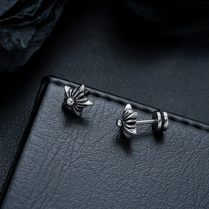 Vintage Punk Gothic Pentagram Stud Earrings For Men Women Stainless Steel Distressed Star Screw Back Earring Jewelry