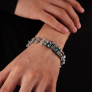 Bracelet en acier inoxydable pour homme avec perles irisées et maillons argentés au poignet