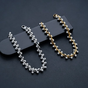 Bracciale a catena intrecciata con perle in acciaio al titanio color argento e oro e chiusura
