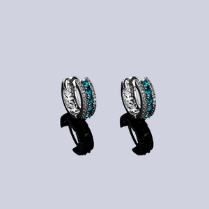 Boucles d'oreilles créoles en zircon avec pierres bleues et blanches sur métal argenté