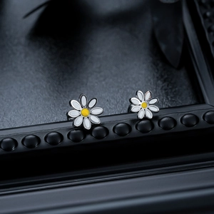 Daisy Stainless Steel Stud Earrings For Men Women Sweet Sunflower Flower Enamel Studs Helix Piercing Earring Polished Jewelry Gift