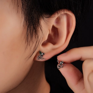 Boucles d'oreilles serpent en acier titane avec pierres précieuses colorées