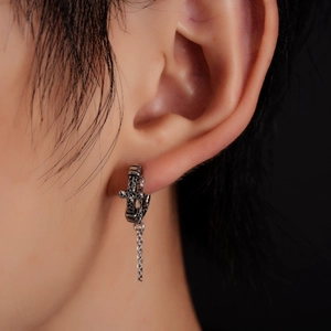 Boucle d'oreille anneau croix argentée vintage avec chaîne pendante style punk