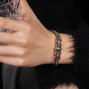 Men's titanium steel lion head curb chain bracelet in vintage silver finish