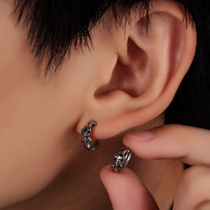 Retro rose earrings in titanium steel with a vintage silver finish for men and women
