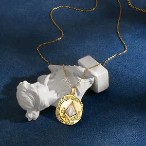 Vintage-Halskette aus S925 Silber mit Relief-Anhänger und Muschel-Einlage in Gold
