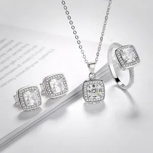 Parure de bijoux élégante en argent 925 avec zircons carrés et accents pavés brillants